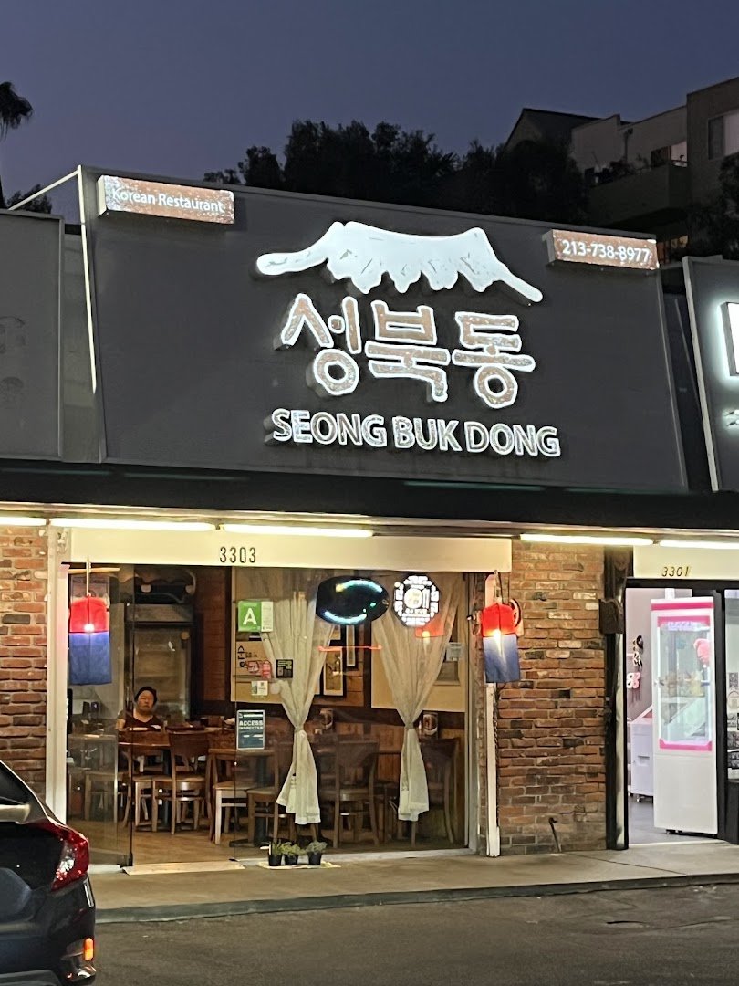 Simple Korean dining room with table service.